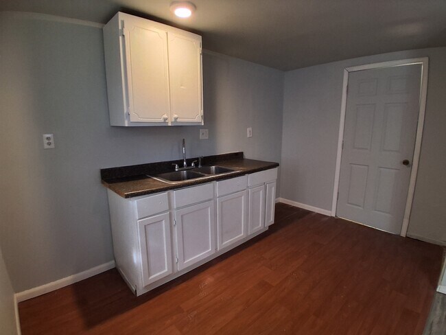 Photo - 212 Edwards St