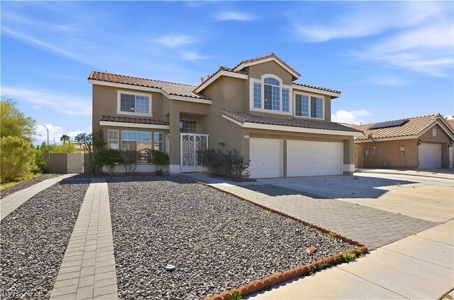 Building Photo - 747 Canyon Crest Dr