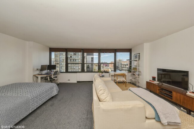 Photo - 1560 N Sandburg Terrace Unit 807