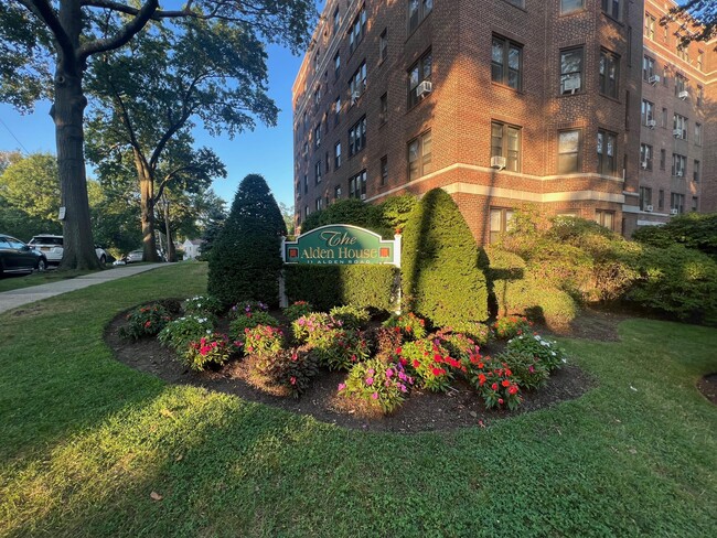 Building Photo - 11 Alden Rd Unit 4k Rental