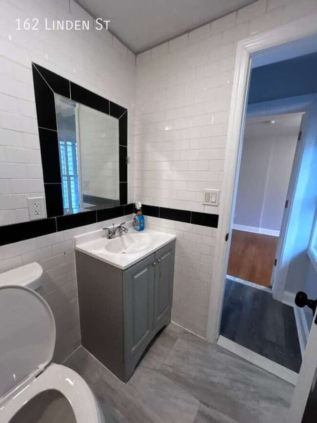 Photo - 162 Linden St