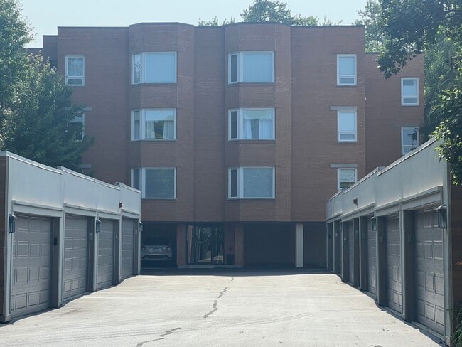 Building Photo - 1635 N Milwaukee Ave Rental