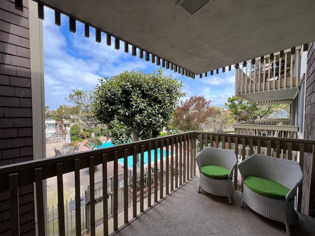 Building Photo - 2 Bed 2 Bath - Split Unit A214