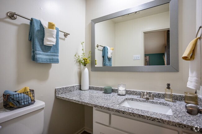 2BR, 1.5BA - 1,000SF - Primary Half Bath