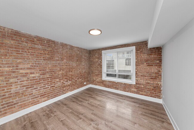 Building Photo - 1220 N La Salle Dr Unit D4