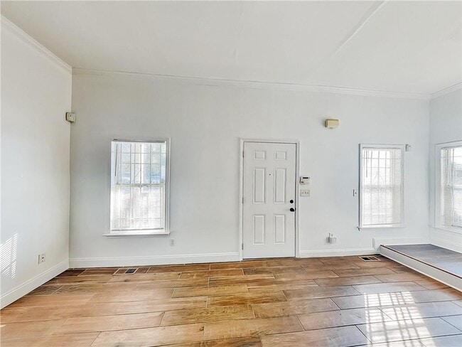 Photo - 333 Fletcher St SW