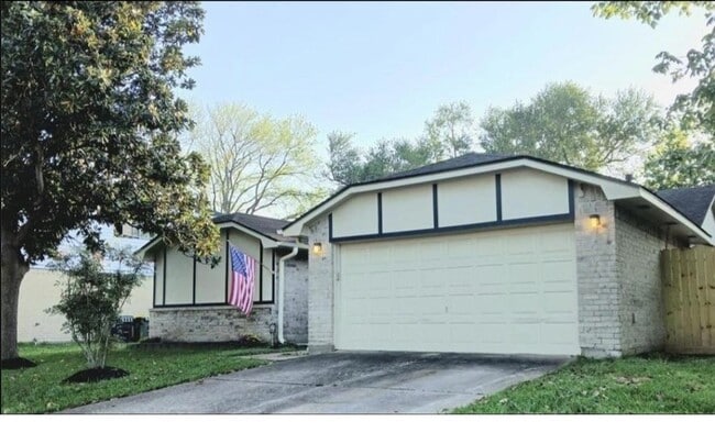 Building Photo - 1126 E Brompton Dr