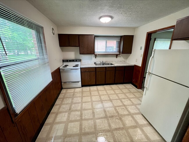 Photo - 1141 Saxe Ave