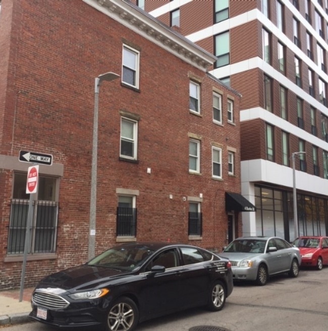 Photo - 3BR/1Bth unit. Great location, Laundry in unit! Walk to NEU!!