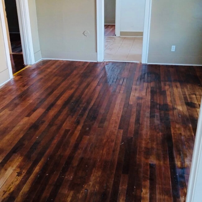 Photo - 1928 Gladstone St Unit 1