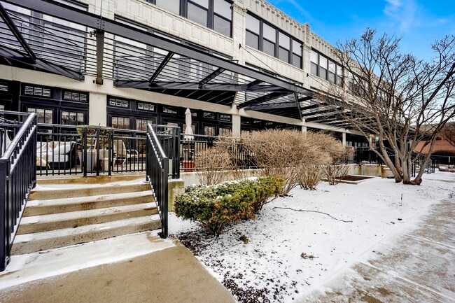 Photo - 1151 W 15th St Unit 136