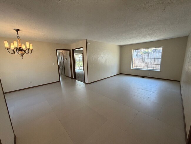 Photo - Beautiful 3bed/2.5bath Updated Westside Norman Home Available for Rent!