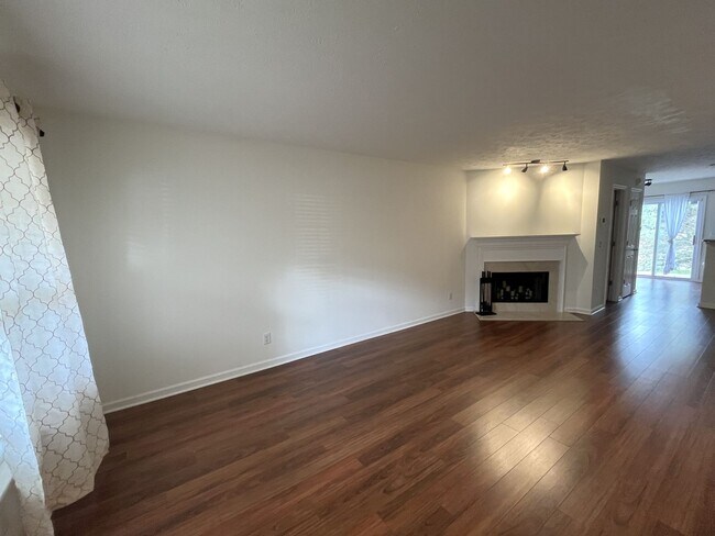 Photo - 2 Bedroom Townhome Near Lenox Village!