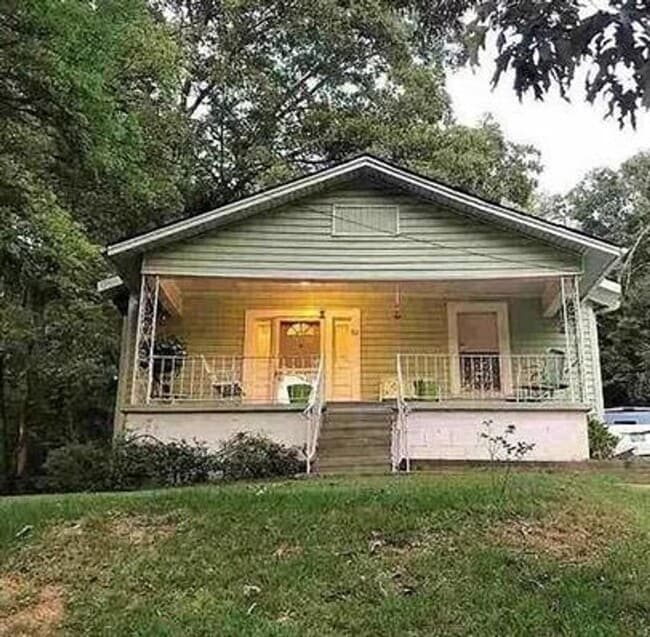 Building Photo - 3BR Cozy Starter Home with Spacious Layout