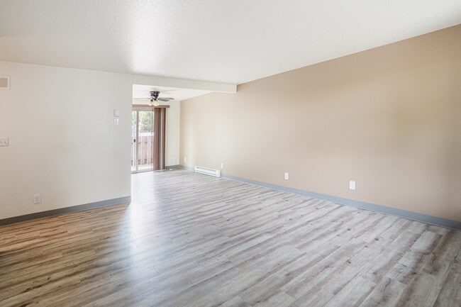 Lookingglass Apartments