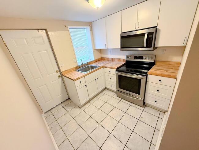 Building Photo - 3621 Wallace St Rental