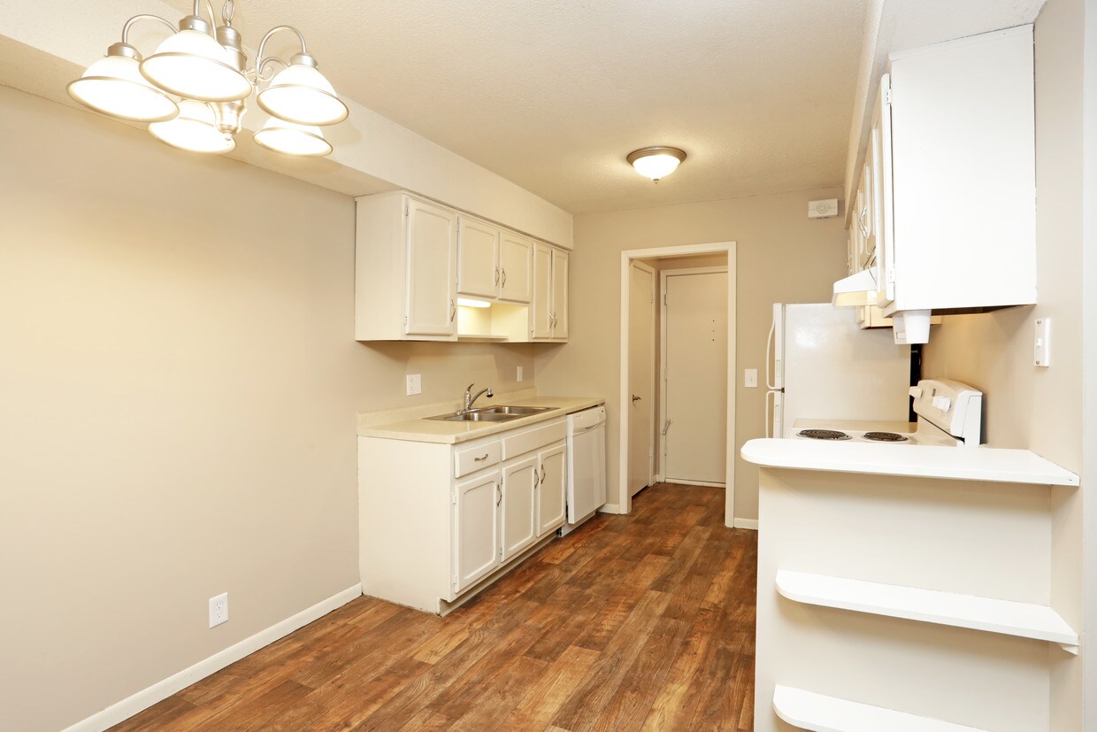 Photo - Four Seasons Apartments