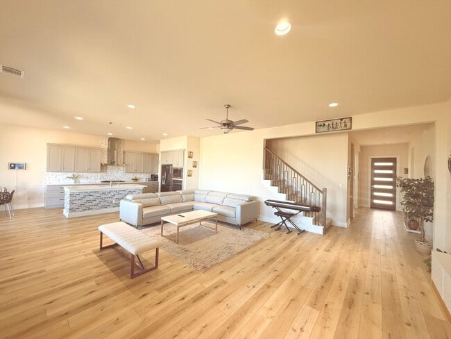 Photo - 1832 Indian Apple Wy