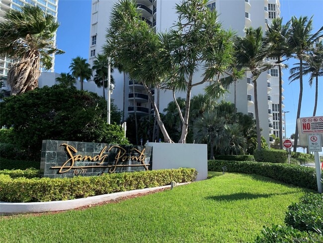 Building Photo - 16711 Collins Ave Unit #301