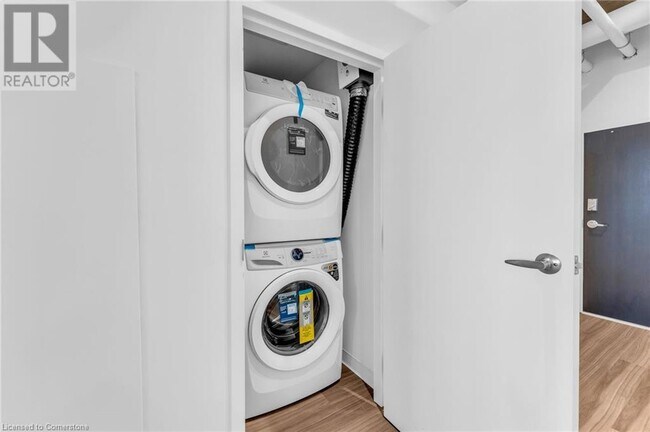 Photo - 120 Huron St