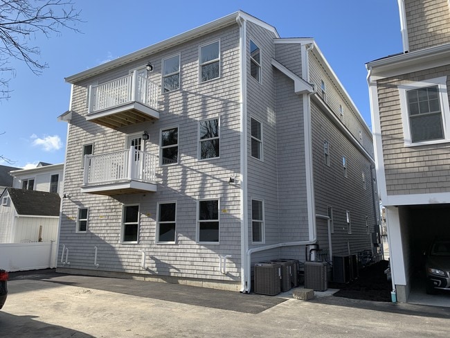 17 Howland St Unit 2