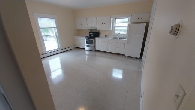 Building Photo - 25 S Main St Unit 3