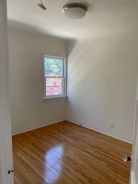 230 4th Ave
