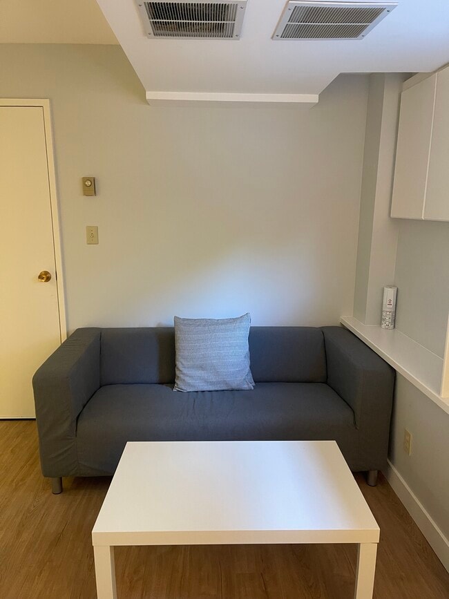 Building Photo - 319 Fourth St Unit #1