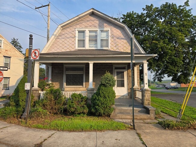 Building Photo - 1 Manor Ave