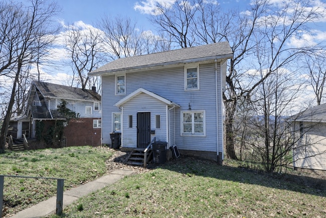 Building Photo - 1490 Hillside Terrace