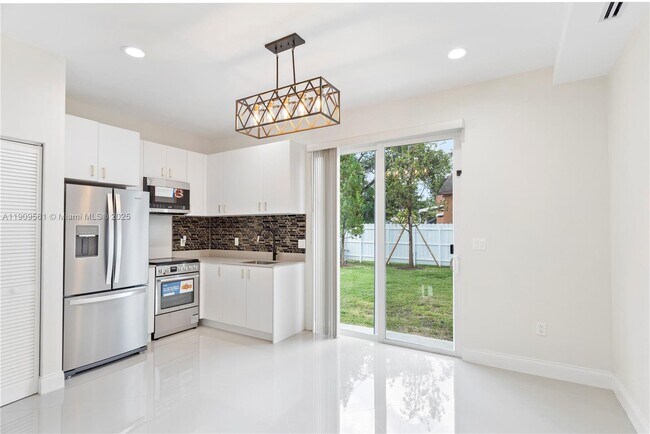 Photo - 1250 NW 39th St Unit 1250