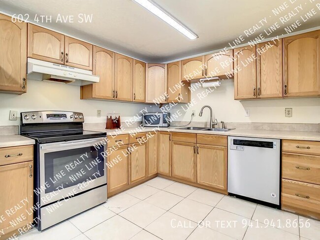 Photo - 602 4th Ave SW