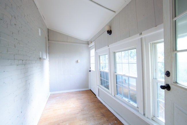 Building Photo - 2210 8th Ave Unit 2nd Floor