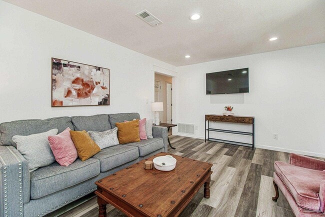 Photo - 100 Mango St