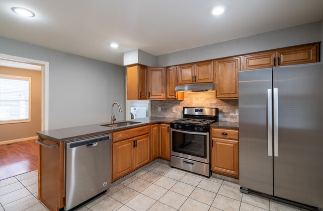 Photo - 631 3rd St NW