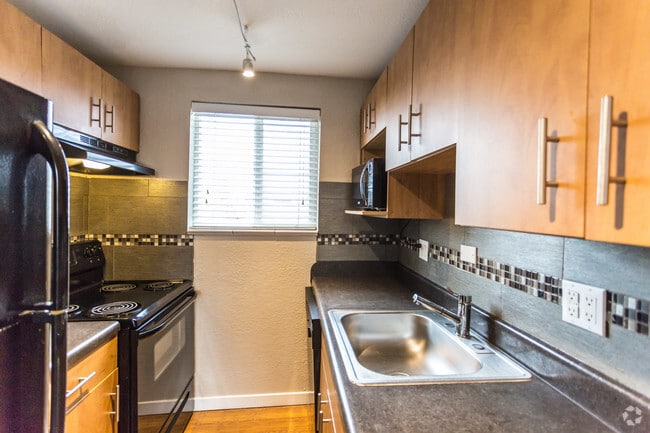2BR, 1BA - B1