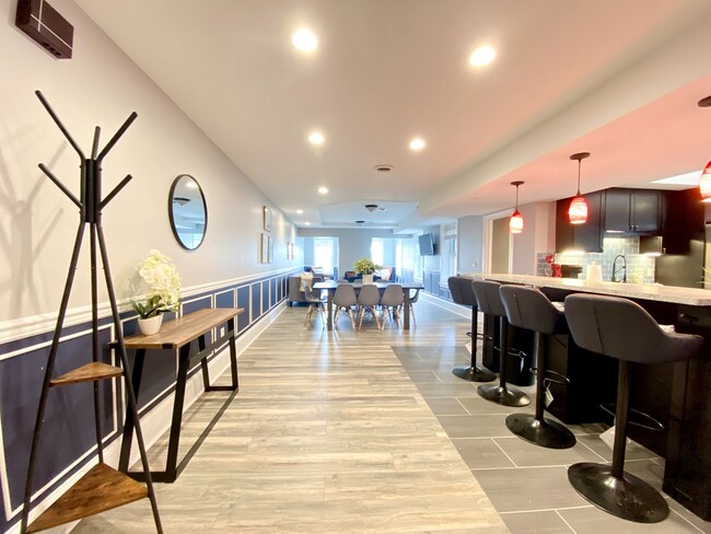 712 N West St Unit 2