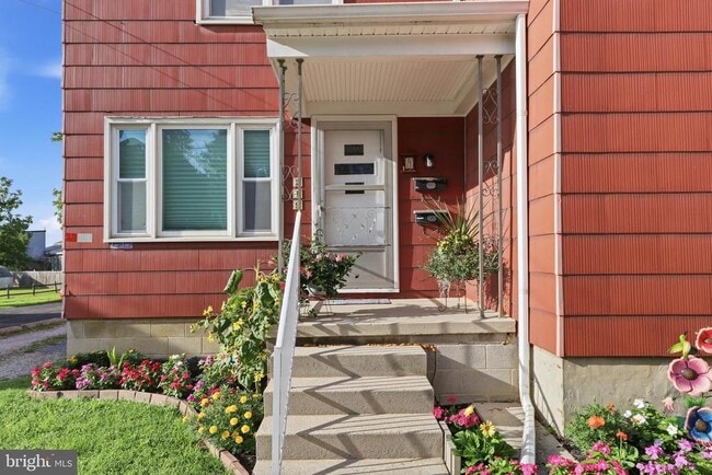 Building Photo - 219 N 3rd St