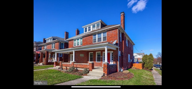 1541 3rd Ave