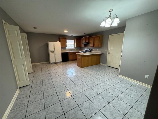 Photo - 745 Applegate Ln