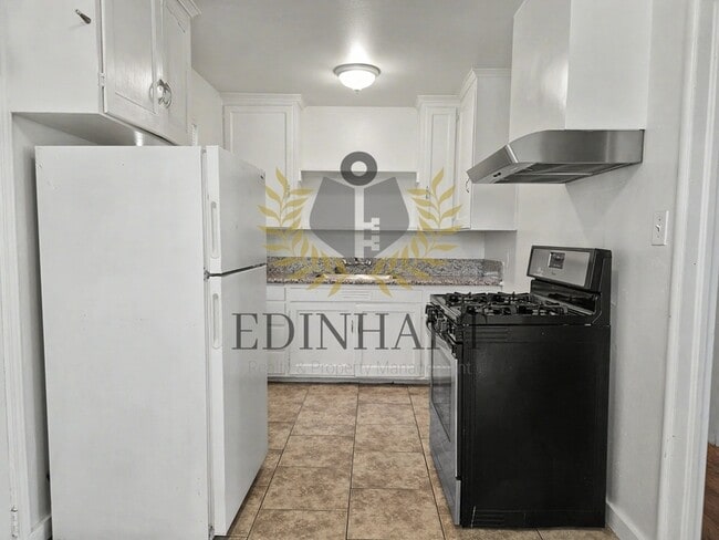 Building Photo - 1916 E Hunter Ave