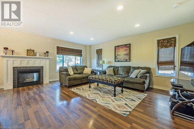 Photo - 6 Peach Tree Blvd