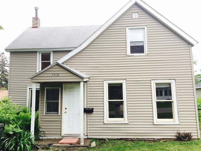 Photo - 1512 Iowa St