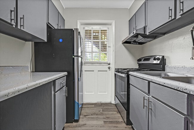 Parkview Apartments & Townhomes