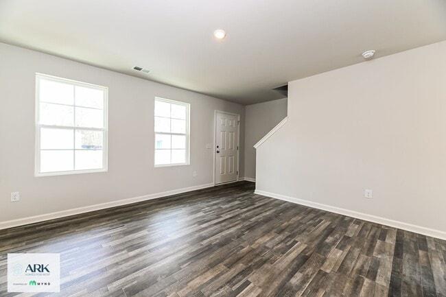 Photo - 677 Savanac St SE