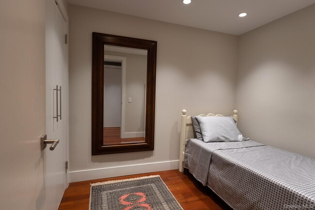 Photo - 1 Landmark Sq Unit 103