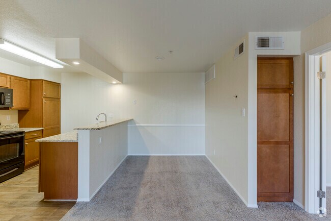 1BR, 1BR - 650SF - Dining Room