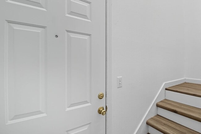Photo - Half Off First Month's Rent! Nicely Update... Unit G