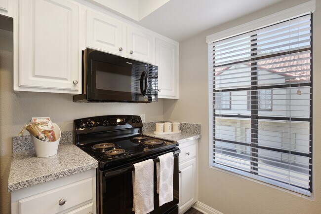 Photo - Villa La Paz Apartment Homes