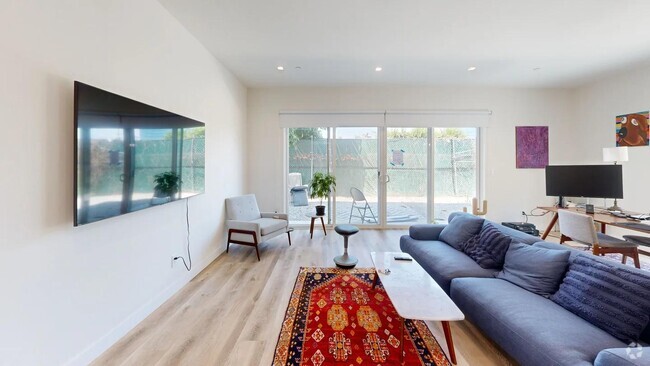 Building Photo - 2026 Federal Ave Rental